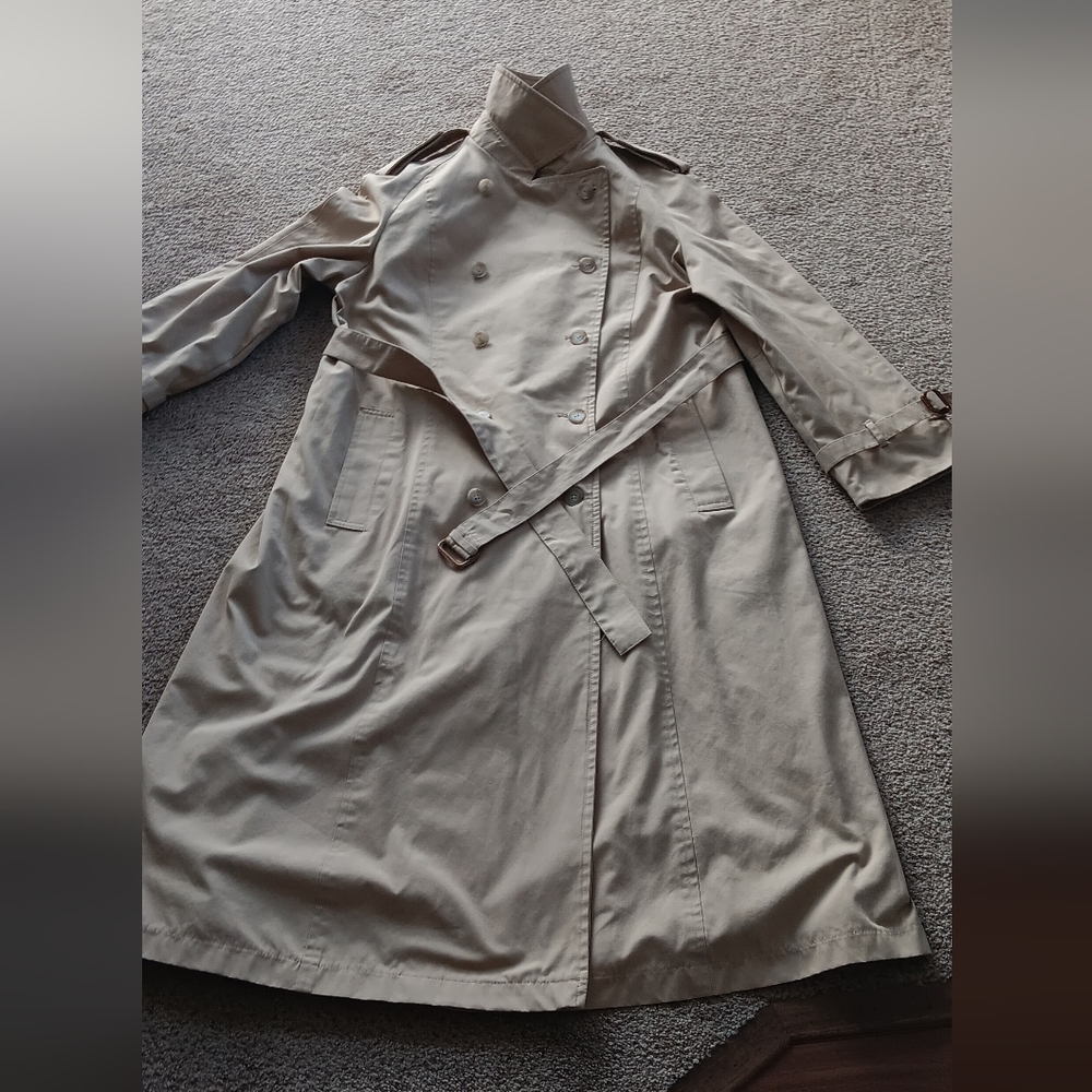 Vintage 80's Nordstrom Tan Trench Coat with Plaid Lining - Picture 4 of 8